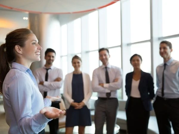 persone che lavorano in un hotel